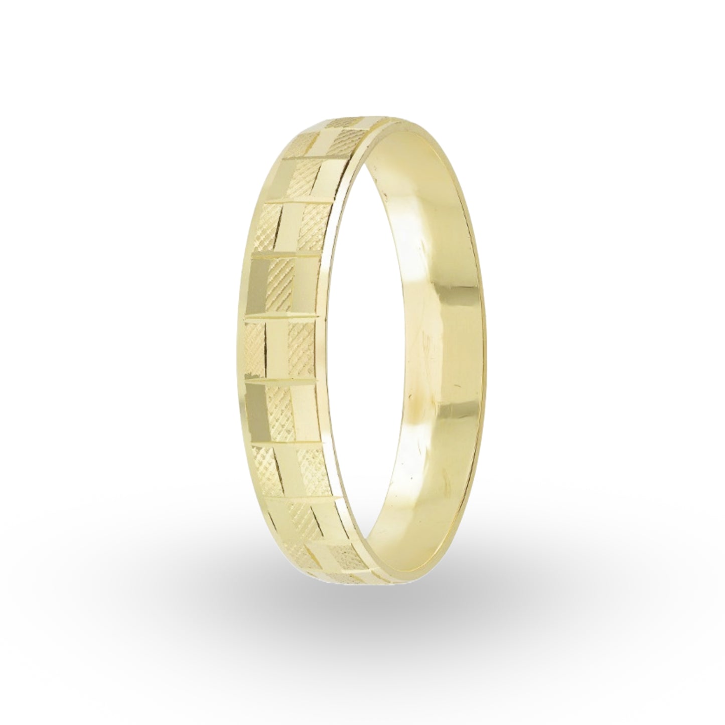 La Argolla de Matrimonio en Oro 14k de ZABULON es un emblema de amor y fidelidad. Con su diseño geométrico y textura finamente trabajada, esta pieza captura la luz y simboliza la complejidad y belleza de la unión matrimonial.