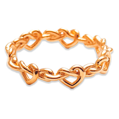 Nuestro Anillo Corazones en Oro, Oro Rosa y Oro Blanco 14k es una expresión tangente del amor. Cada corazón, meticulosamente esculpido, representa un latido, una pasión, un recuerdo que nos une a aquellos que amamos. Un diseño donde cada tonalidad de oro relata una historia diferente, pero todas convergen en un mensaje unificado: la eternidad del amor.