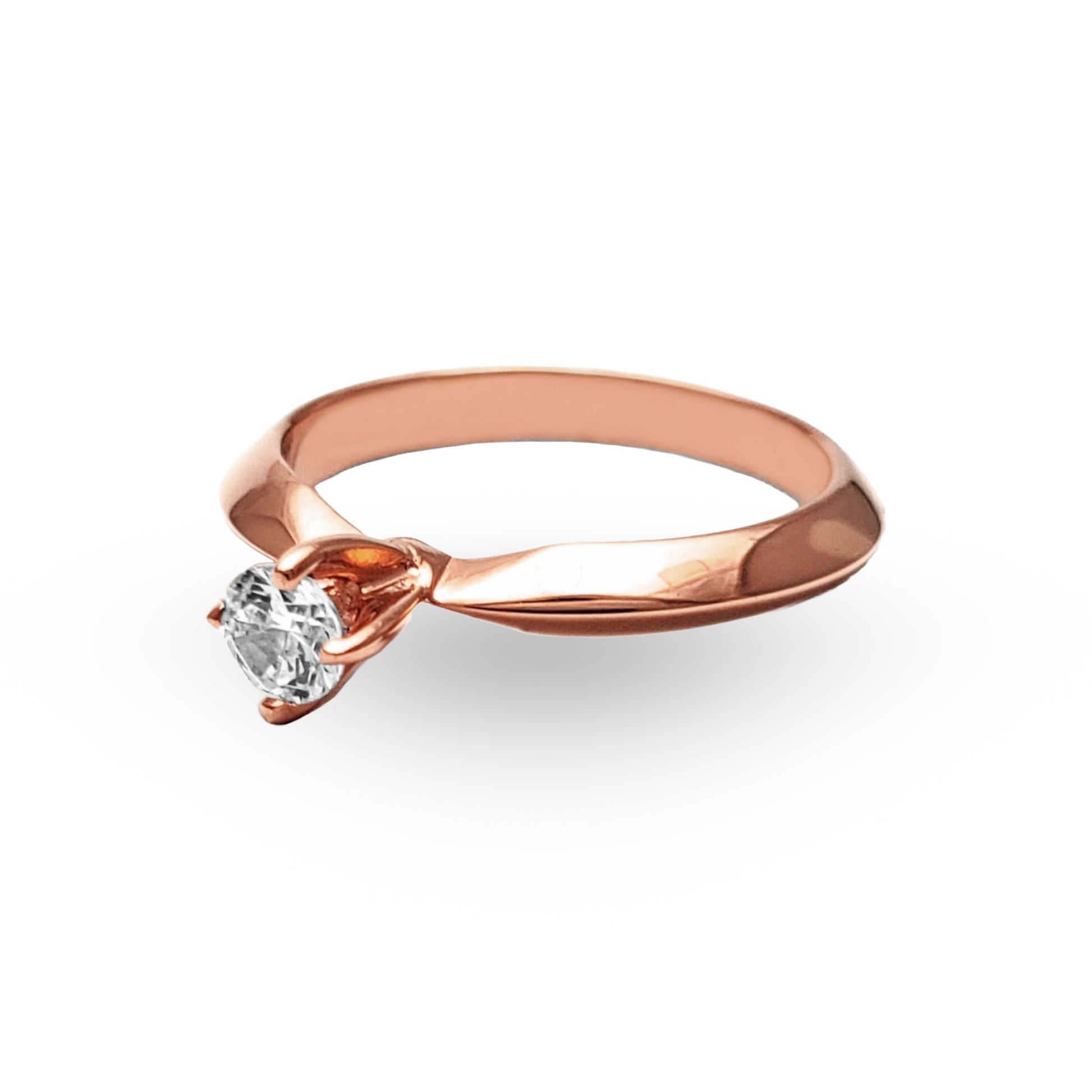Déjese enamorar por la delicadeza del Anillo de Compromiso ZABULON en Oro / Oro Rosa / Oro Blanco 14k con Zirconia, un testimonio de la belleza en la promesa eterna. Este anillo, con su zirconia resplandeciente, no es solo una joya, sino un símbolo de un futuro juntos, brillante y puro.