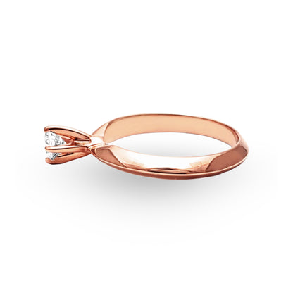 Déjese enamorar por la delicadeza del Anillo de Compromiso ZABULON en Oro / Oro Rosa / Oro Blanco 14k con Zirconia, un testimonio de la belleza en la promesa eterna. Este anillo, con su zirconia resplandeciente, no es solo una joya, sino un símbolo de un futuro juntos, brillante y puro.
