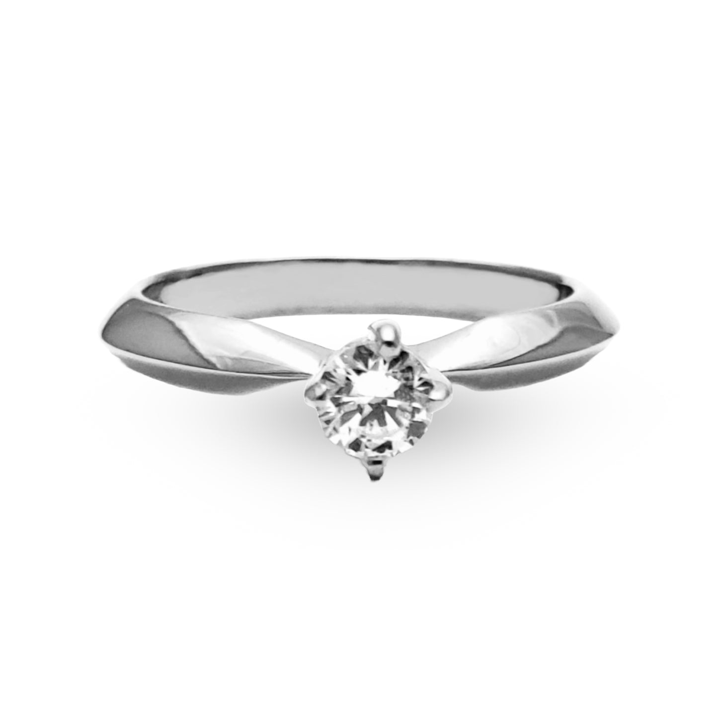 Déjese enamorar por la delicadeza del Anillo de Compromiso ZABULON en Oro / Oro Rosa / Oro Blanco 14k con Zirconia, un testimonio de la belleza en la promesa eterna. Este anillo, con su zirconia resplandeciente, no es solo una joya, sino un símbolo de un futuro juntos, brillante y puro.