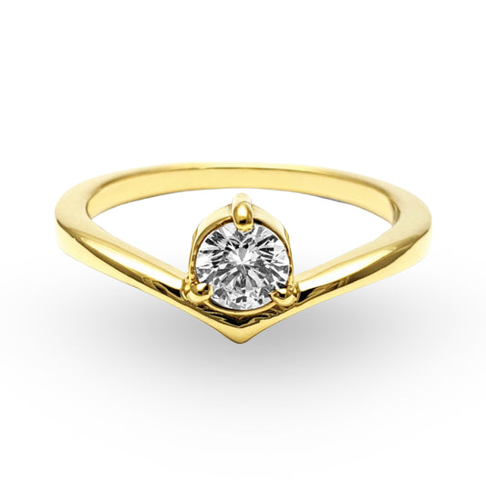 Déjese seducir por la sofisticación del Anillo de Compromiso ZABULON, una joya de refinamiento inigualable en Oro / Oro Rosa / Oro Blanco 14k, coronada por una zirconia deslumbrante. Este anillo destaca por su diseño que fusiona la modernidad con la tradición, simbolizando un compromiso tan eterno como el material con el que está forjado.