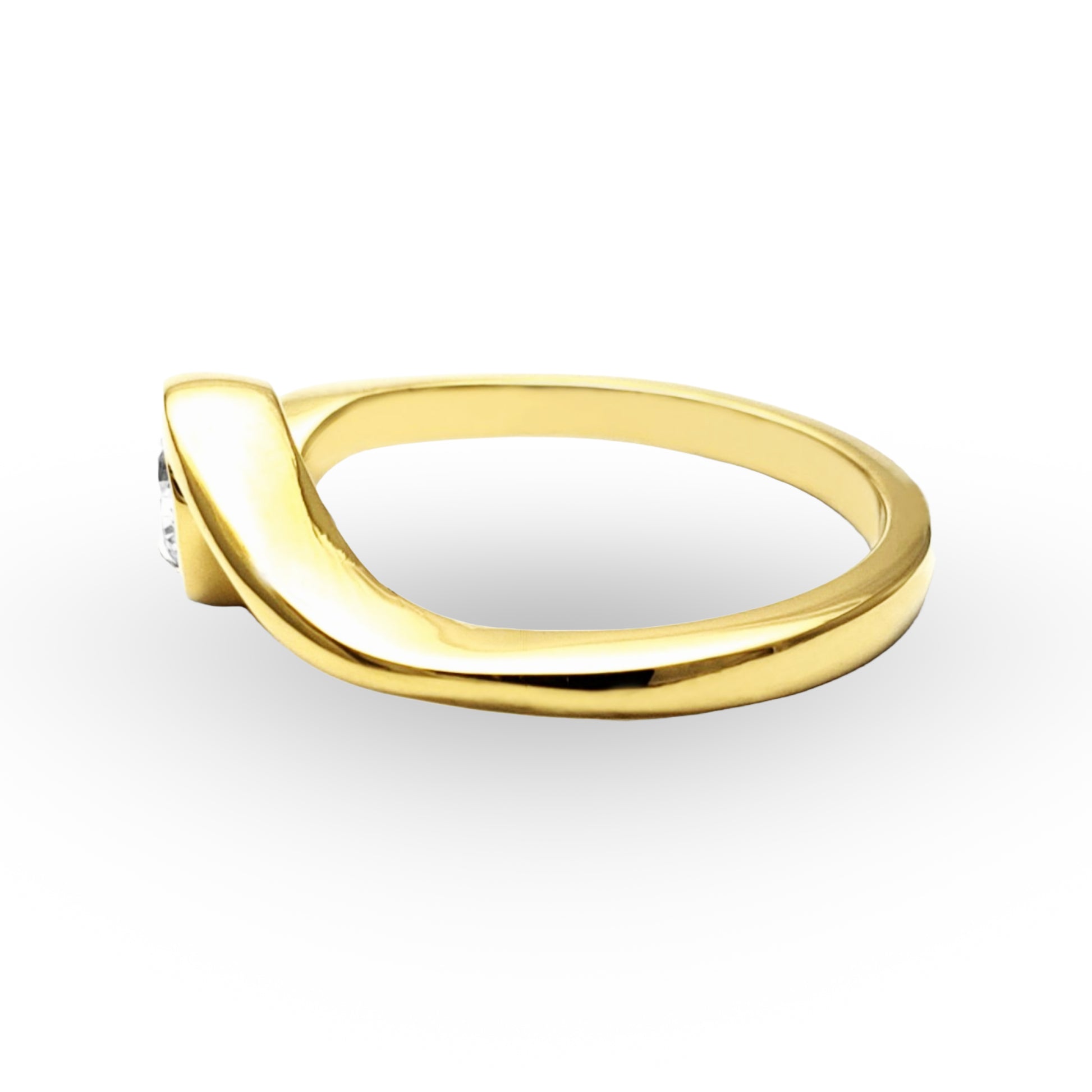 El Anillo de Compromiso ZABULON, una delicada creación en Oro / Oro Rosa / Oro Blanco 14k con Zirconia, representa la unión de dos almas en una pieza que es tanto testigo como protagonista de su amor eterno. Su diseño fluido y la piedra central resplandeciente son el sello de una promesa elegante y perdurable.