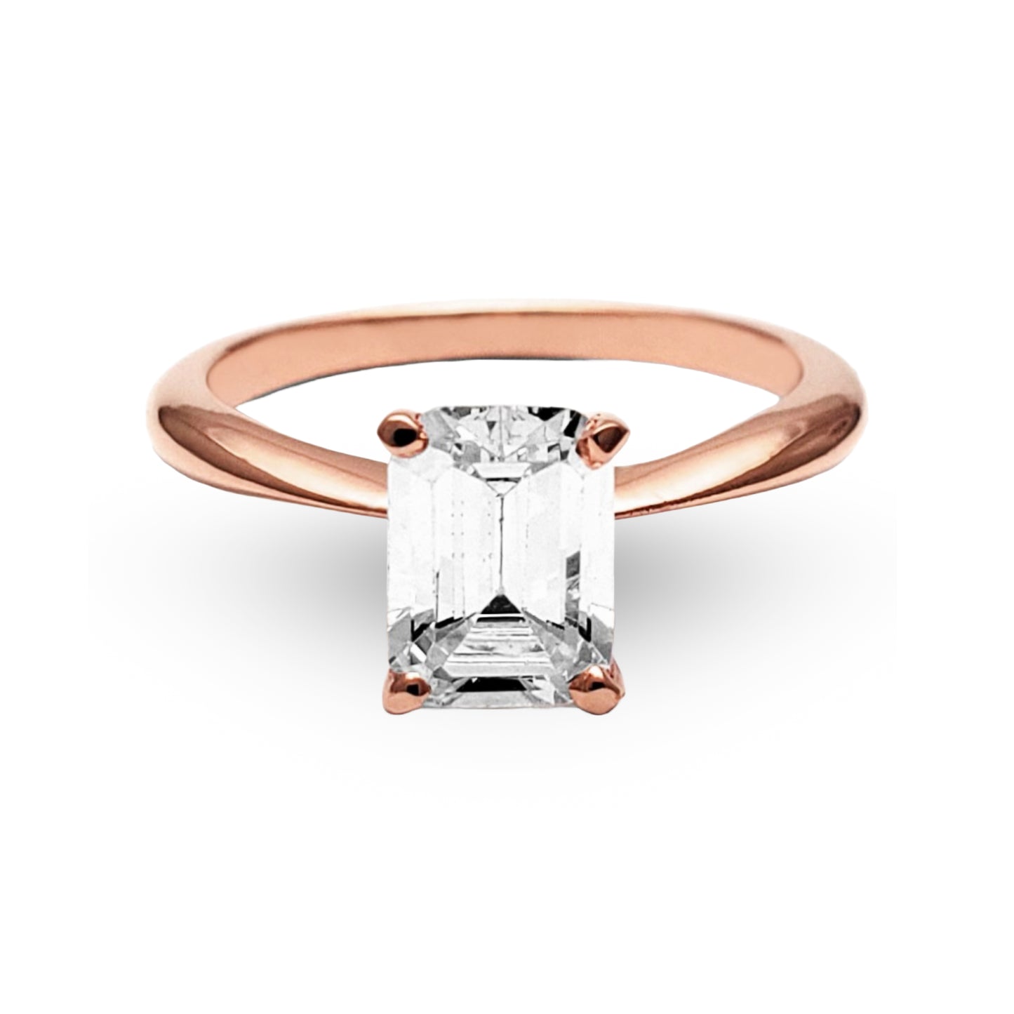 Déjese cautivar por la magia del Anillo de Compromiso ZABULON en Oro / Oro Rosa / Oro Blanco 14k, iluminado con la pureza de una zirconia deslumbrante. Este anillo no es meramente una pieza de joyería; es un emblema de compromiso eterno, capturando la promesa de un amor perdurable.