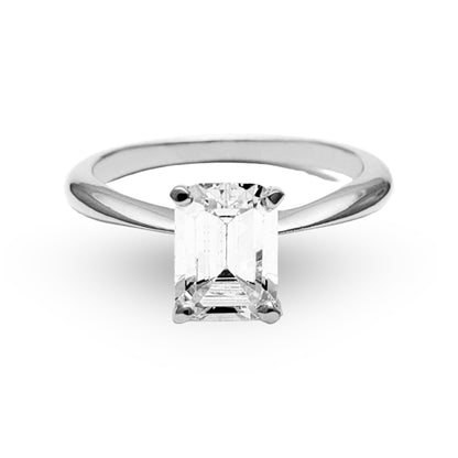 Déjese cautivar por la magia del Anillo de Compromiso ZABULON en Oro / Oro Rosa / Oro Blanco 14k, iluminado con la pureza de una zirconia deslumbrante. Este anillo no es meramente una pieza de joyería; es un emblema de compromiso eterno, capturando la promesa de un amor perdurable.
