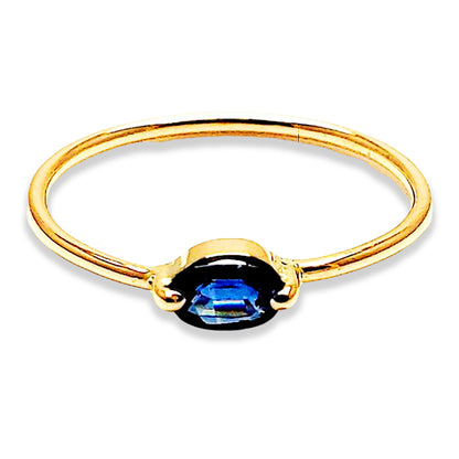 Déjese llevar por la elegancia y la maravilla única de nuestro Anillo de Oro 14k con Zafiro. Una combinación celestial de oro y zafiro que ilumina con la luz de las estrellas a cada movimiento.
