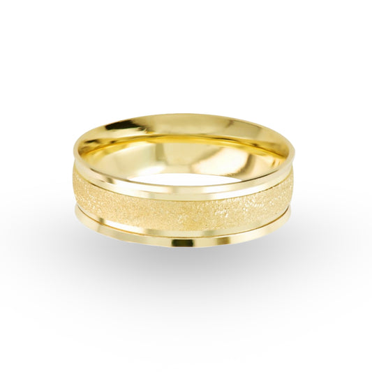 La Argolla de Matrimonio en Oro 10k de ZABULON encapsula la esencia de la tradición y la promesa de futuro compartido. Con su diseño que fusiona la suavidad del oro pulido con la rica textura arenada, esta pieza es una declaración de amor que se destaca por su atemporalidad y sofisticación.