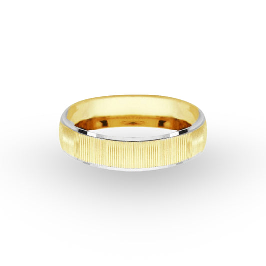 La Argolla de Matrimonio en Oro 10k de ZABULON es la elección perfecta para quienes buscan un símbolo tradicional con un toque contemporáneo. Su diseño combina la calidez del oro con una textura finamente trabajada, reflejando la complejidad y la riqueza de una vida compartida.