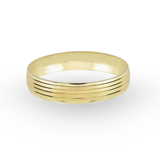 La Argolla de Matrimonio en Oro 10k de ZABULON es el símbolo de una promesa eterna. Con su diseño distintivo de líneas concéntricas, esta argolla representa la unión de dos vidas que se entrelazan en una perfecta armonía. Es más que un anillo; es un testamento de amor y dedicación.