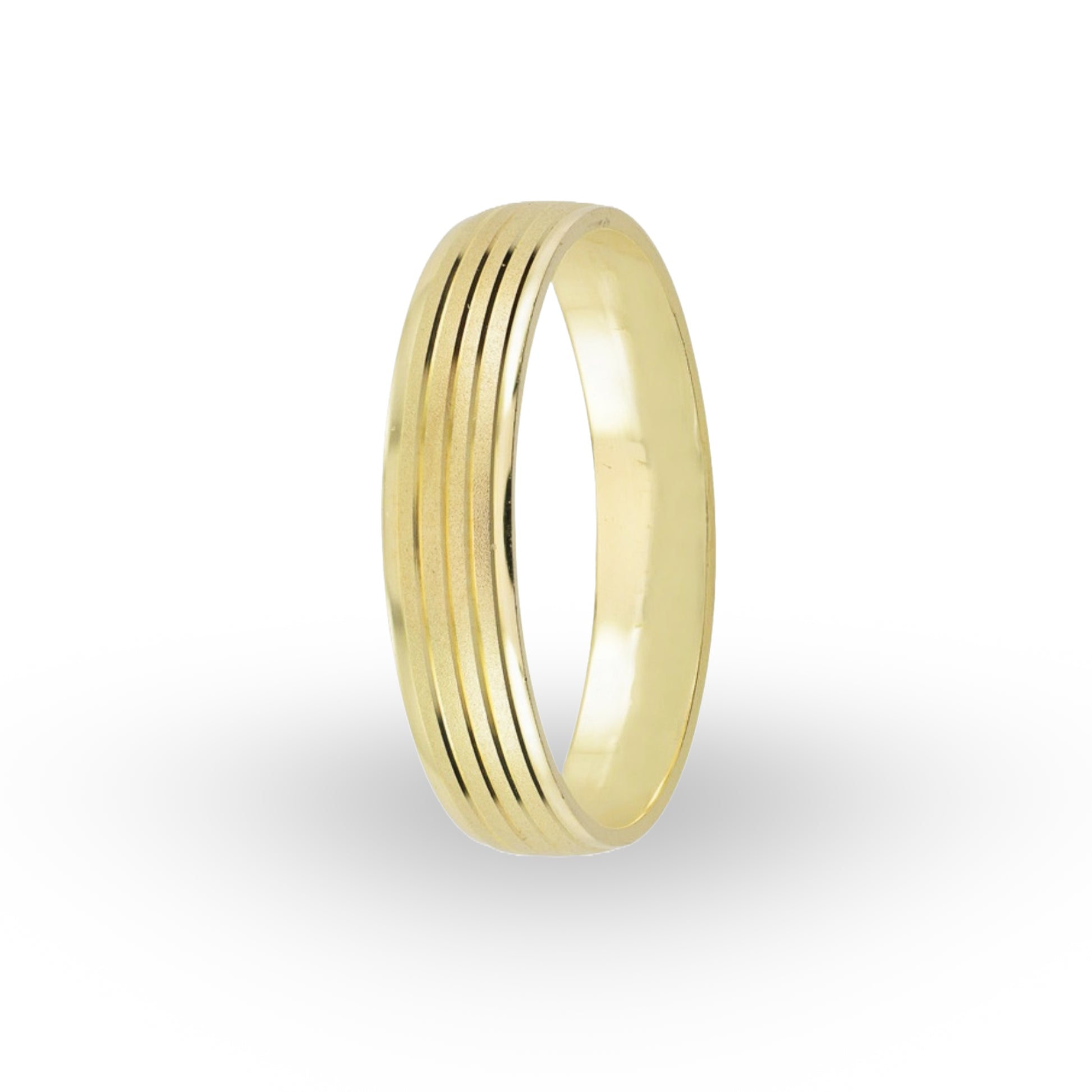 La Argolla de Matrimonio en Oro 10k de ZABULON es el símbolo de una promesa eterna. Con su diseño distintivo de líneas concéntricas, esta argolla representa la unión de dos vidas que se entrelazan en una perfecta armonía. Es más que un anillo; es un testamento de amor y dedicación.