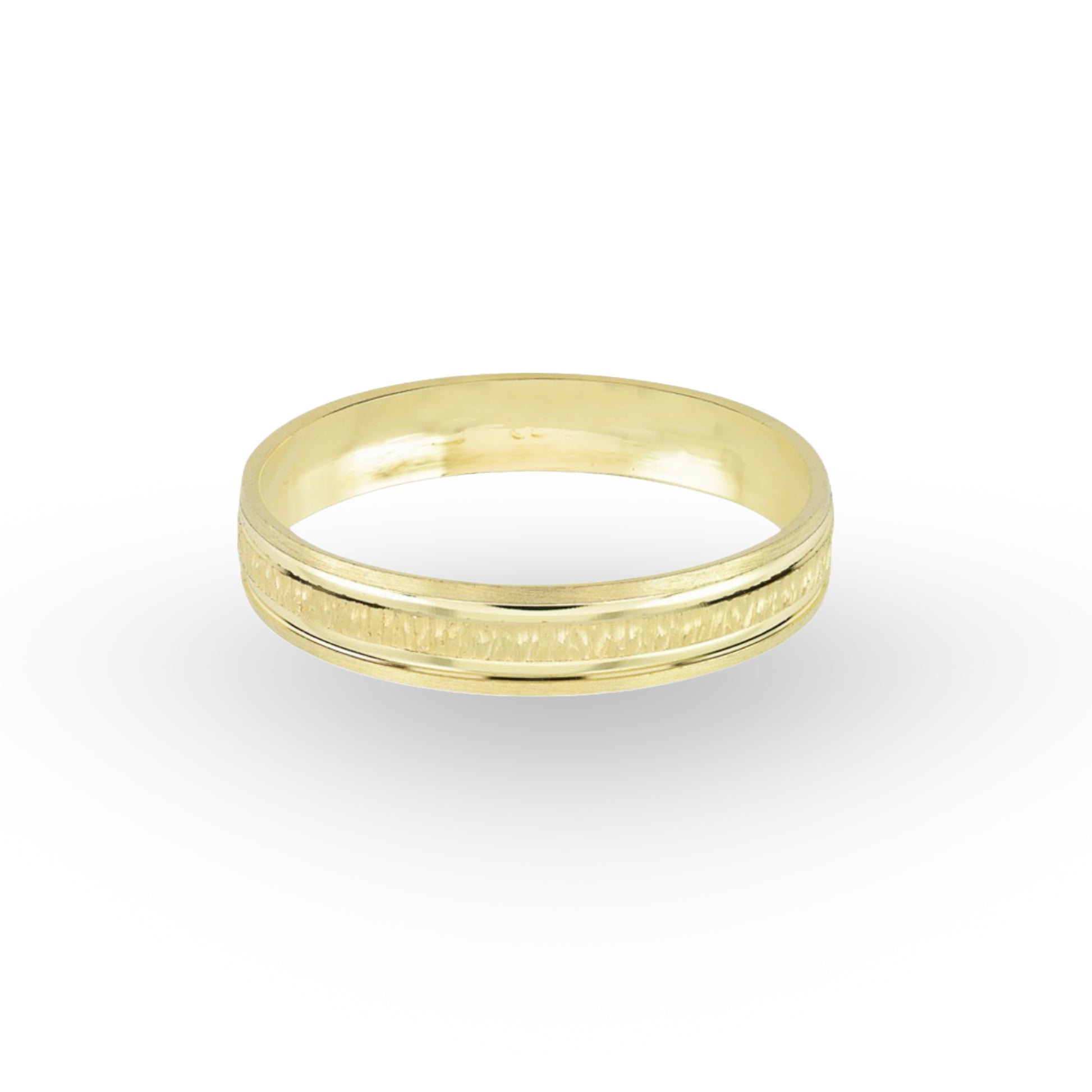 La Argolla de Matrimonio en Oro 10k de ZABULON captura la esencia del compromiso duradero con su diseño atemporal y acabado texturizado. Su oro de alta calidad es símbolo de la solidez de la unión matrimonial, y su estética clásica se funde con detalles modernos para celebrar el amor eterno.