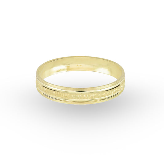La Argolla de Matrimonio en Oro 10k de ZABULON captura la esencia del compromiso duradero con su diseño atemporal y acabado texturizado. Su oro de alta calidad es símbolo de la solidez de la unión matrimonial, y su estética clásica se funde con detalles modernos para celebrar el amor eterno.