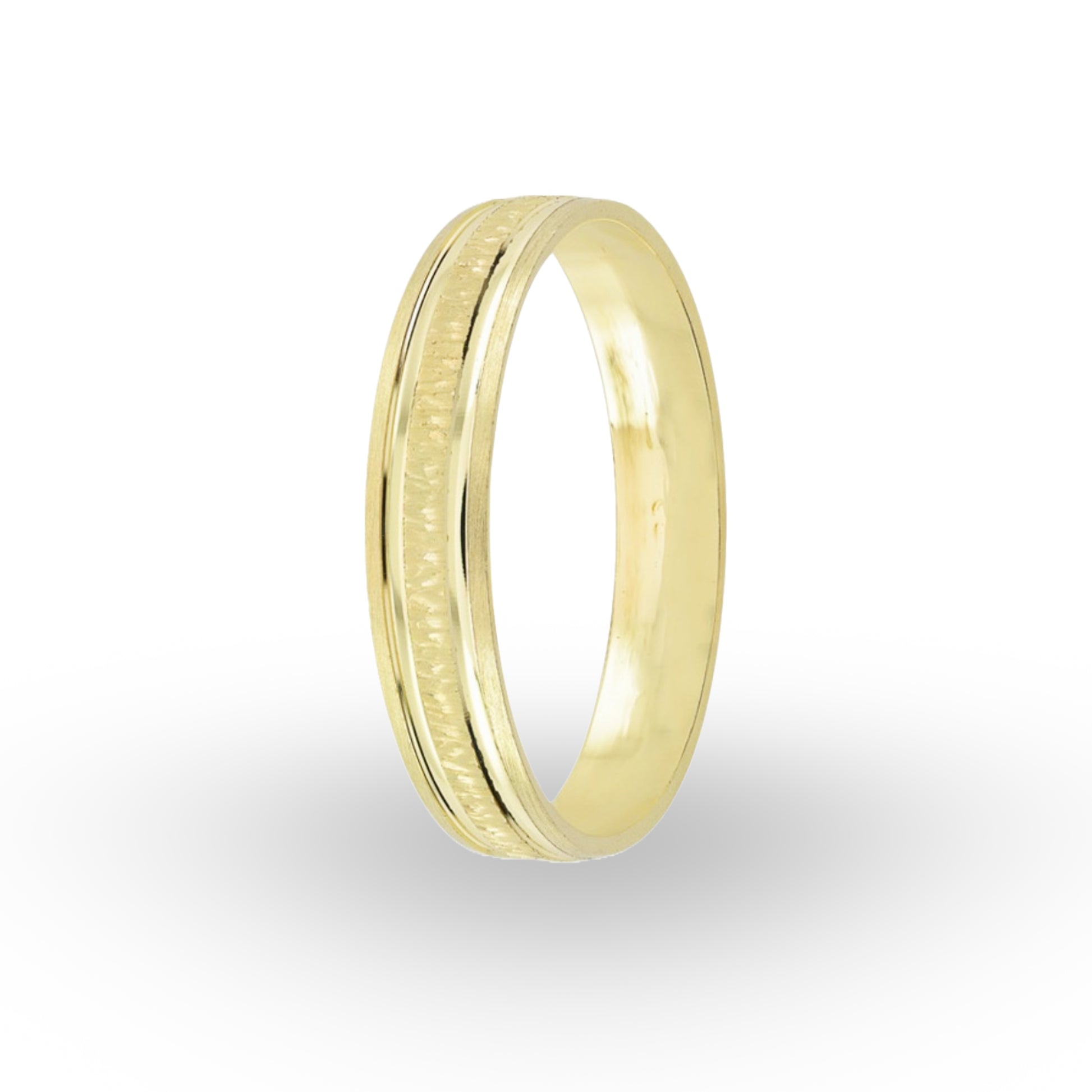 La Argolla de Matrimonio en Oro 10k de ZABULON captura la esencia del compromiso duradero con su diseño atemporal y acabado texturizado. Su oro de alta calidad es símbolo de la solidez de la unión matrimonial, y su estética clásica se funde con detalles modernos para celebrar el amor eterno.