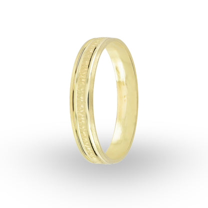 La Argolla de Matrimonio en Oro 10k de ZABULON captura la esencia del compromiso duradero con su diseño atemporal y acabado texturizado. Su oro de alta calidad es símbolo de la solidez de la unión matrimonial, y su estética clásica se funde con detalles modernos para celebrar el amor eterno.