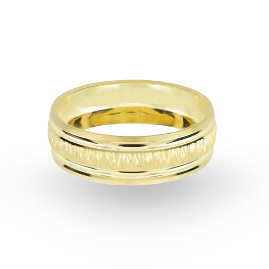 La Argolla de Matrimonio Oro 10k de ZABULON es una joya que refleja la fuerza y la pureza de un compromiso eterno. Con un diseño que armoniza el clásico brillo del oro con una textura sutilmente cincelada, esta pieza es el símbolo ideal de un amor sólido y duradero.