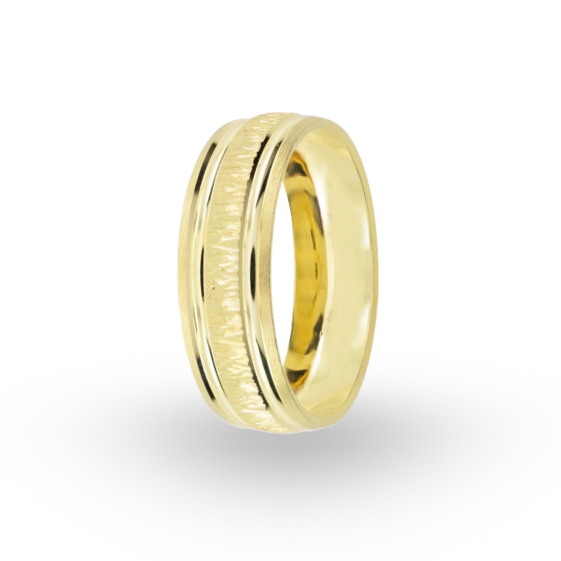 La Argolla de Matrimonio Oro 10k de ZABULON es una joya que refleja la fuerza y la pureza de un compromiso eterno. Con un diseño que armoniza el clásico brillo del oro con una textura sutilmente cincelada, esta pieza es el símbolo ideal de un amor sólido y duradero.