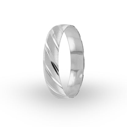 La Argolla de Matrimonio en Oro Blanco 10k de ZABULON es una joya que encapsula modernidad y compromiso. Con su acabado satinado y líneas pulidas, simboliza la armonía y el equilibrio perfecto entre dos seres que se unen en la promesa del matrimonio.